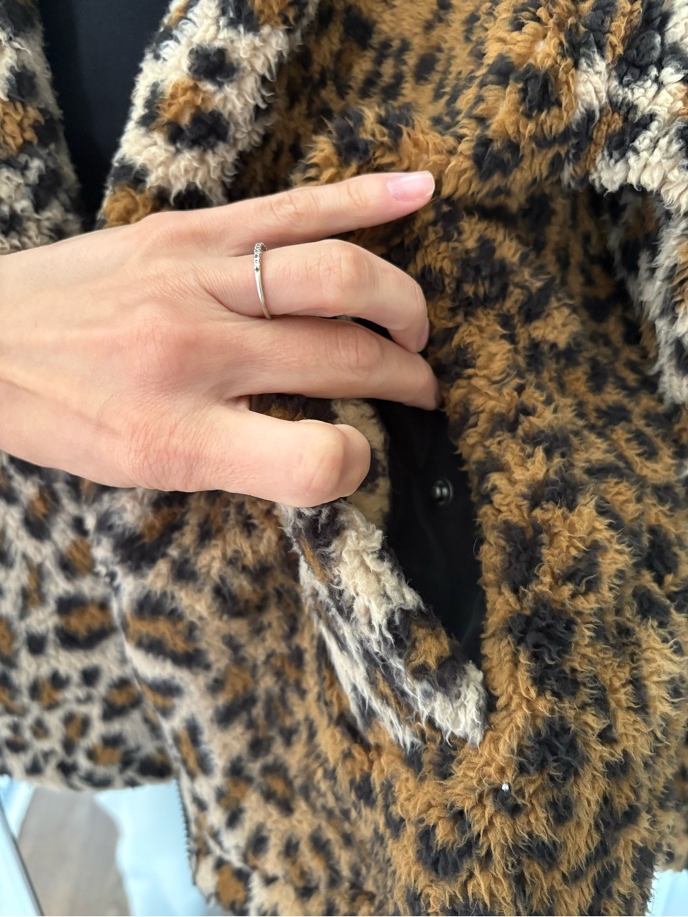 Levi's Women's Leopard Faux-Fur Jacket - Picture 5 of 6